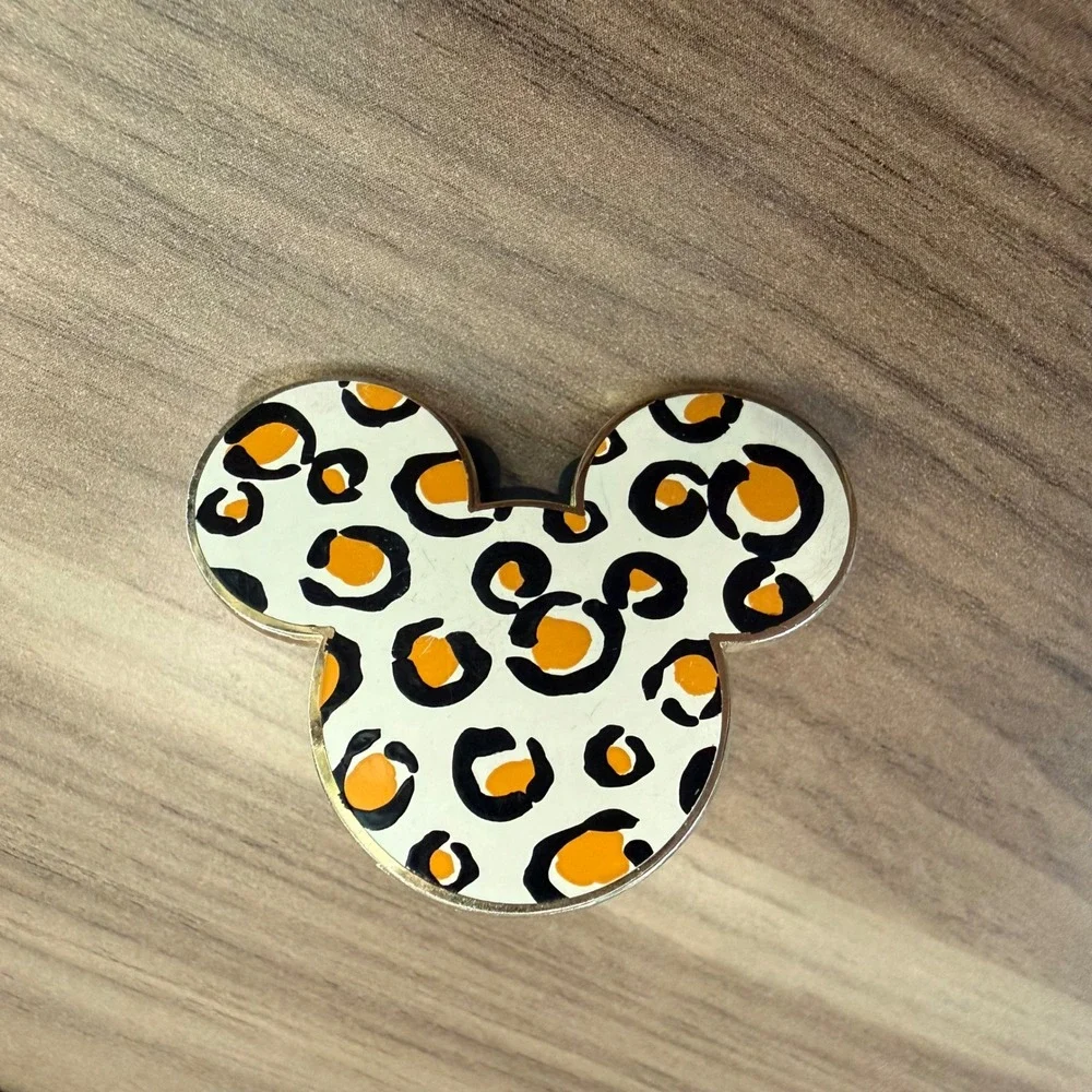 Disney Pin Trading 2006 Mickey Mouse Head Leopard Animal Print Enamel Pin Gold